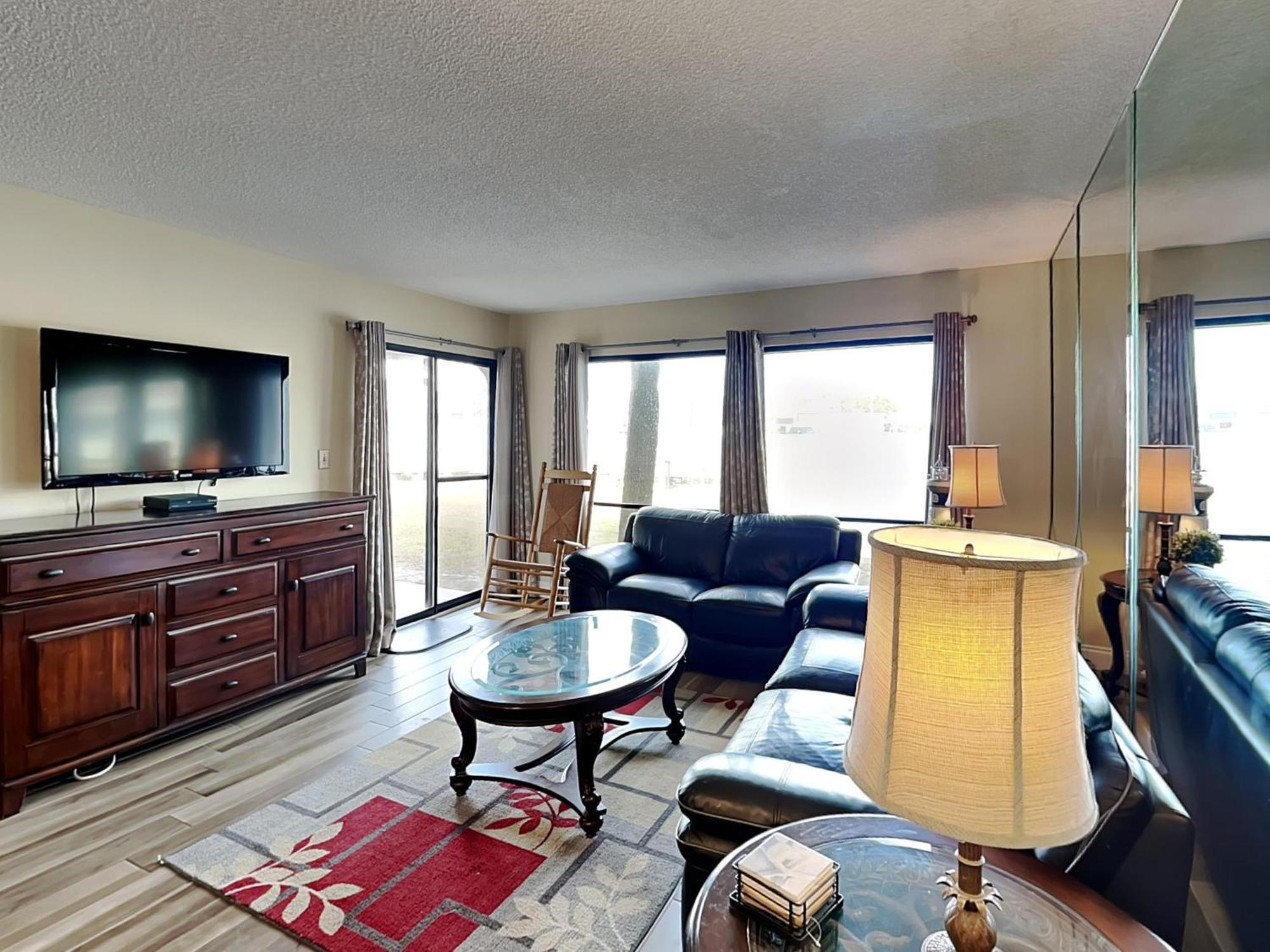 Edgewater 902 Apartment